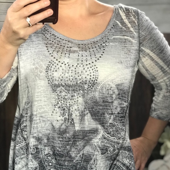 Unity World Wear top - Picture 2 of 5